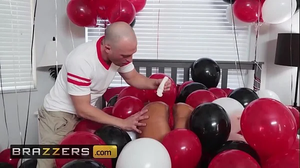 (Mary Jean, Zach Wild) - Mary Jeans Balloons - Brazzers