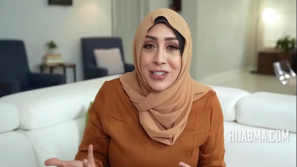 Divorced Muslim Lady Becomes A Thot Chasing Fame - HijabMa