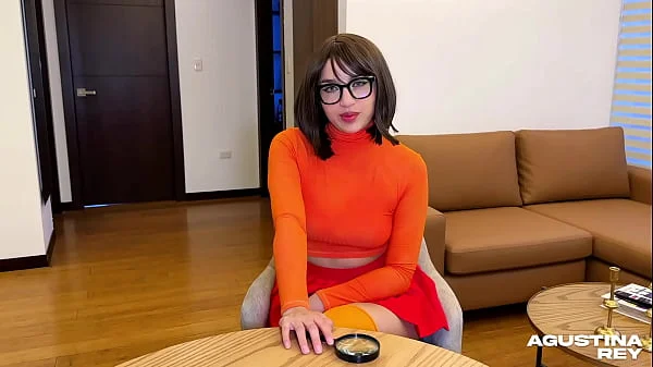 Velma Denkley resuelve un misterio con el ojete abierto y corrido