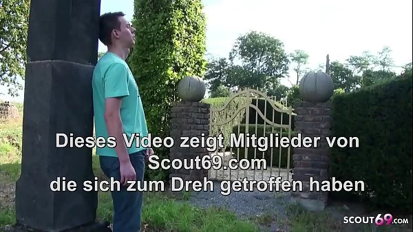 Mutter erwischt Stief Sohn beim wichsen im Garten und fickt mit ihm - German m.