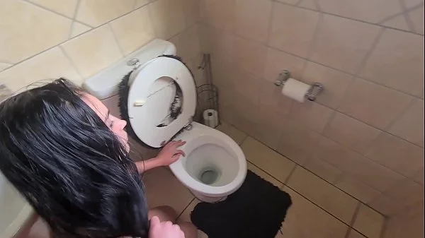 Piss slut getting her morning piss facial