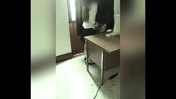 CÁMARA Graba a MAESTRO Y ALUMNA en la Oficina del Colegio! Colegiala Mexicana se DEJA FOLLAR por el PROFE por una MEJOR CALIFICACIÓN! Video Amateur Real! (Segunda Parte)