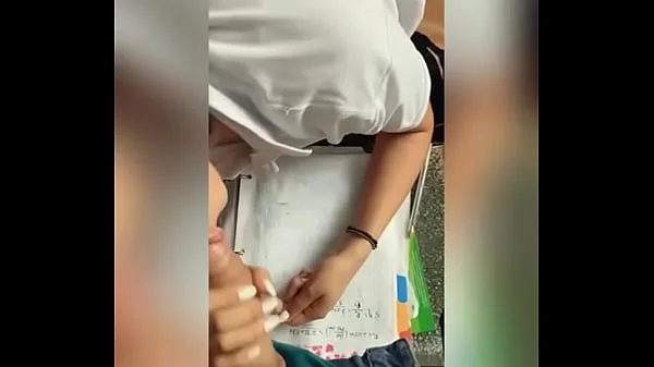 Cómo COGERTE a tu Media HERMANA Colegiala y a su AMIGA de la Escuela! Espiando a Dos Lesbianas Haciendo Tarea en el CUARTO! Trío Amateur con mi Hermana y su Amiga de la Escuela! Lesbianas Mexicanas #1