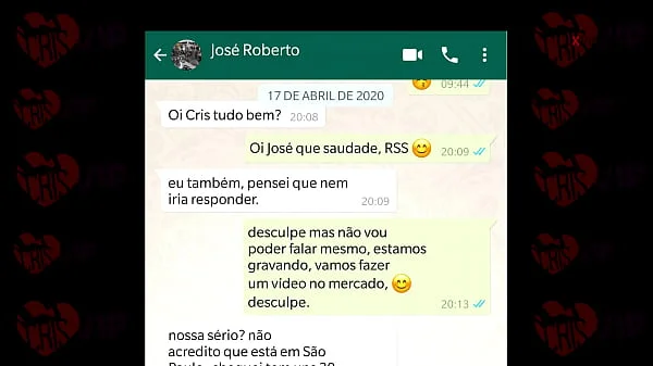 Corno não aguenta o tesão e tira a camisinha do comedor que enche o cu da sua esposa de porra | Cristina Almeida