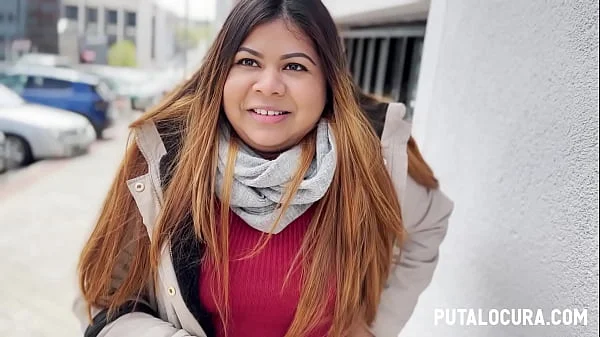 chica de El Salvador es convencida en la calle para hacer sexo