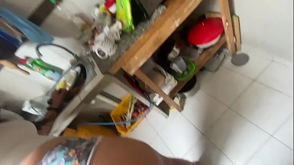 Sexo sin proteccion con mi hermanastra en la cocina  casi nos descubren nuestros padres pero igual la convencí de comerse mi leche